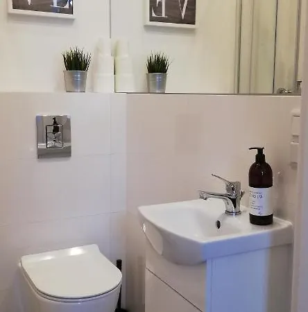 לינה וארוחת בוקר By Lubartowska Street 3*